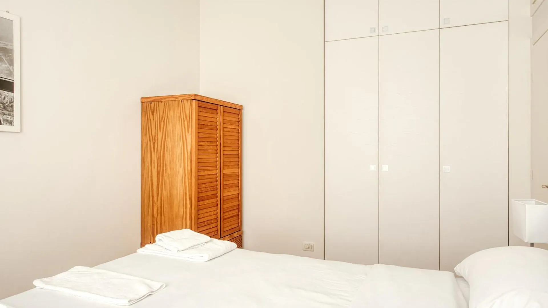 Glowhausmi Milan
